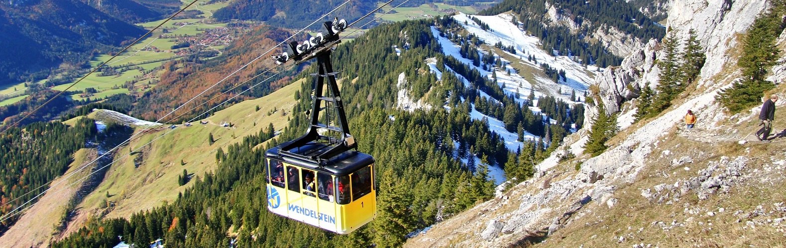 Die Wendelstein-Seilbahn mit Blick ins Leitzachtal im Herbst, &copy; Claudia Hinz