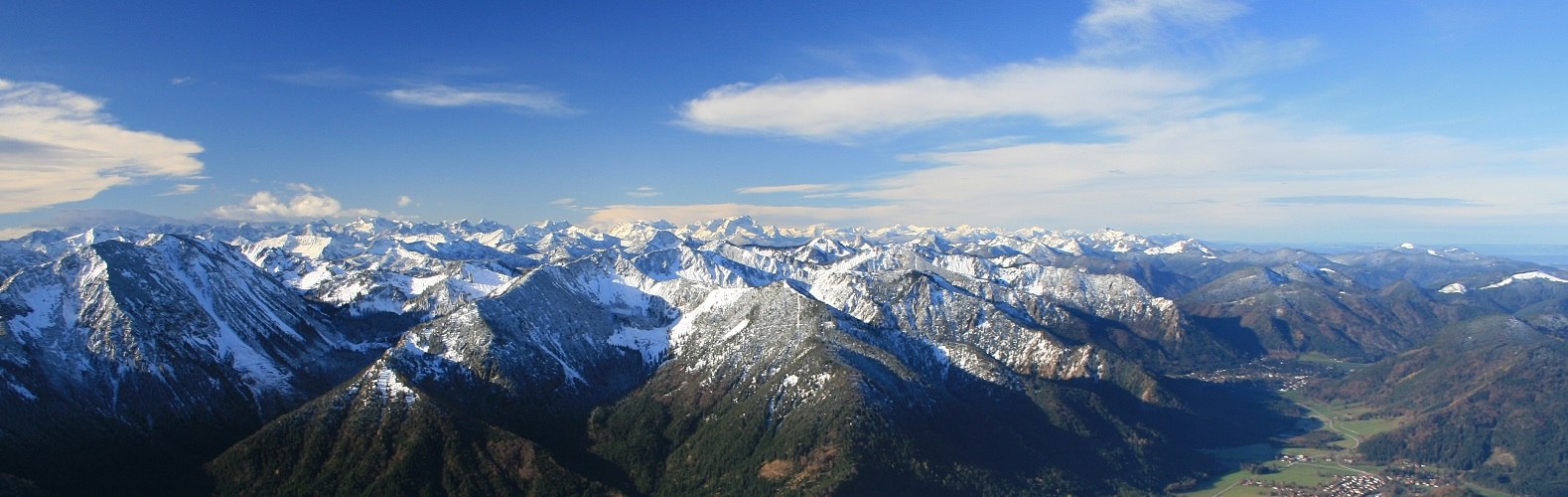 Blick vom Wendelstein auf die verschneite Alpenkette mit Zugspitze, &copy; Claudia Hinz