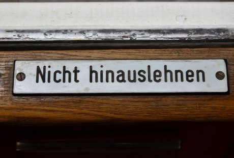 Fahrgastanweisung in der Nostalgie-Zahnradbahn, &copy; Peter Hofmann