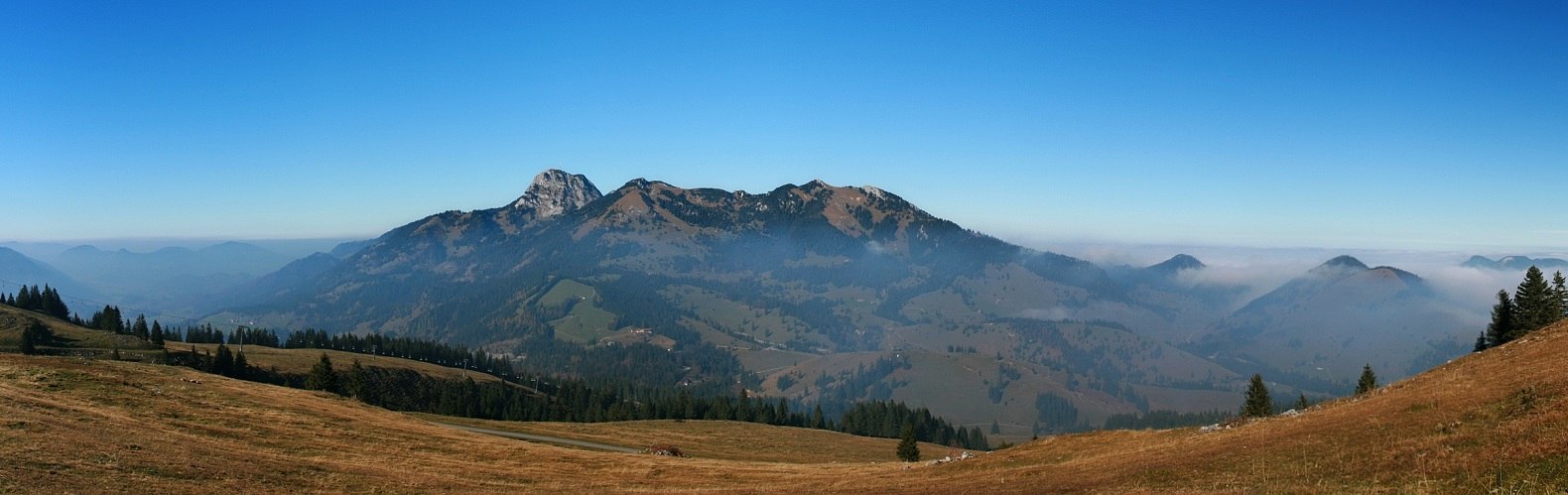 Der markante Gipfelstock des Wendelsteins fotografiert vom Sudelfeld, &copy; Claudia Hinz