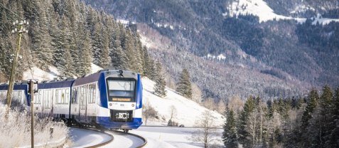 Die BRB auf der Strecke M&uuml;nchen-Bayrischzell nahe Geitau im Winter, &copy; Dietmar Denger