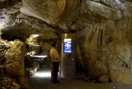 Station Geologie in der Wendelsteinh&ouml;hle, &copy; Peter Hofmann