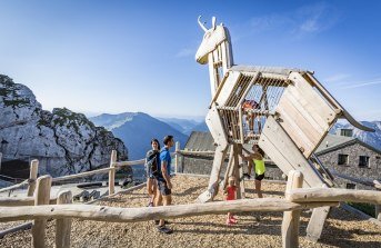 Kletterskulptur Trojanische Gams am Spielgelände auf dem Wendelstein, © Thomas Kujat