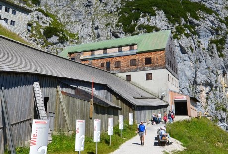 Der sog. Fragenweg zum Eingang der Wendelsteinh&ouml;hle, &copy; Peter Hofmann