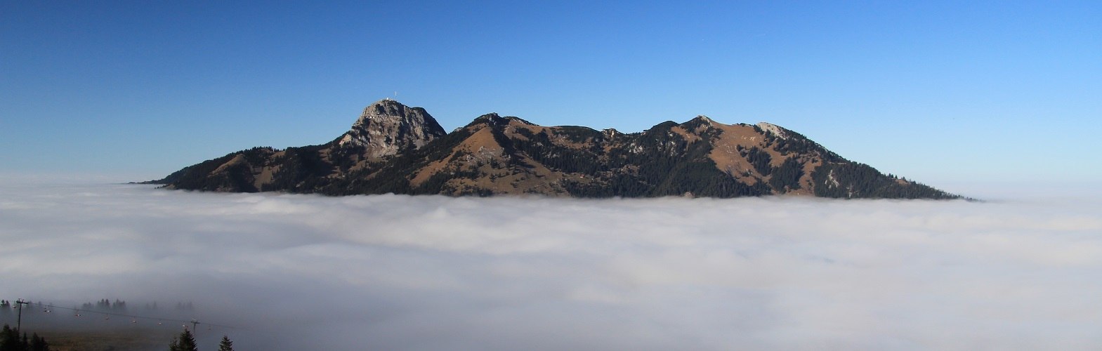 Inversionswetterlage: Blick vom Sudelfeld zum Wendelstein, der aus dem Nebelmeer emporragt, &copy; Claudia Hinz