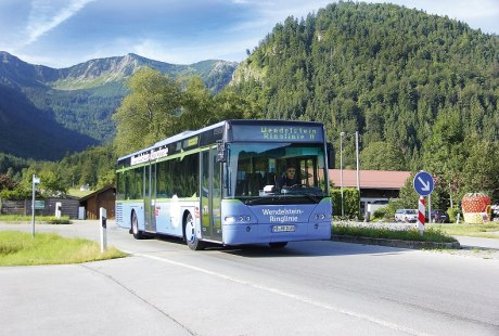 Die Wendelstein Bus-Ringlinie verbindet die Landkreise Miesbach und Rosenheim, &copy; Peter Zangerl, Typomedia