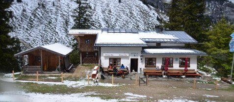 Bedarfshaltestelle Mitteralm an der Trasse der Wendelstein-Zahnradbahn, © P. Hofmann