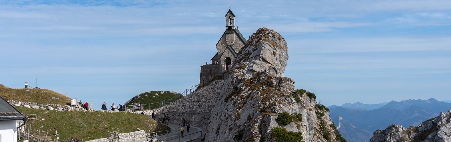 Bergstation Wendelstein mit Kirche, &copy; &copy; StMWi/E. Neureuther