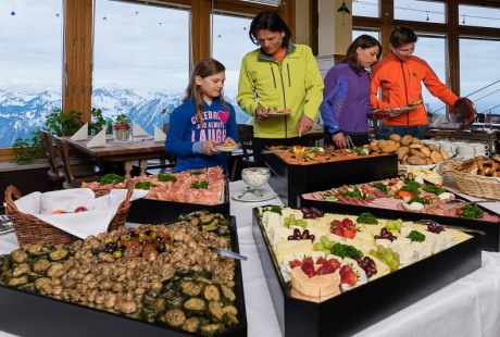 Sonntagsbrunch-Buffet im Panoramarestaurant des Wendelsteinhauses, &copy; G&uuml;nter Schiffmann
