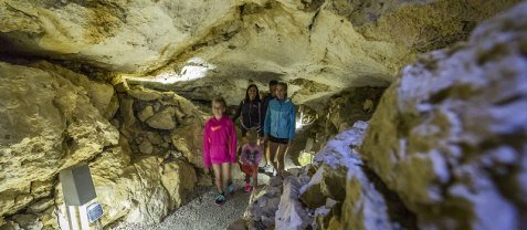 Ein Erlebnis für die ganze Familie: Deutschlands höchstgelegene Schauhöhle am Wendelstein, © Thomas Kujat