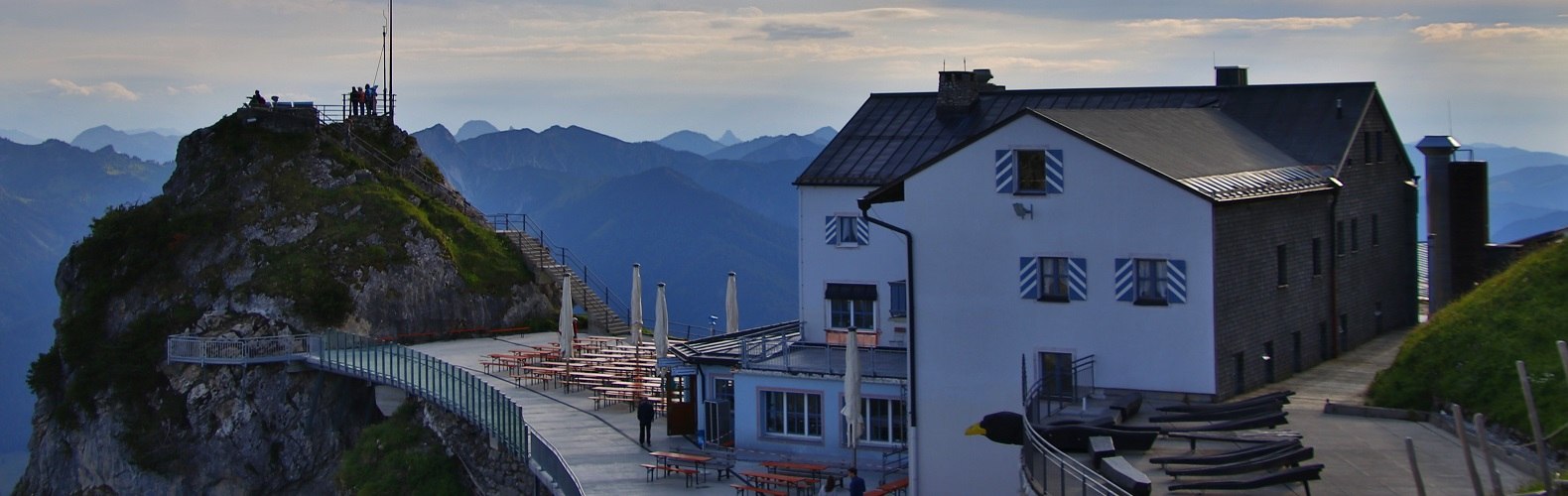 Wendelsteinhaus mit Bergterrasse am Abend, &copy; C. Hinz