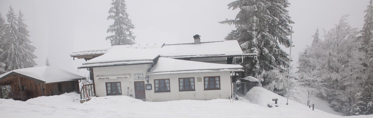 Bedarfshaltestelle Mitteralm auf 1.200m, Einkehrmöglichkeit am Wendelstein für Wanderer und Wintersportler, © Chiemgau Tourismus, M. Namberger
