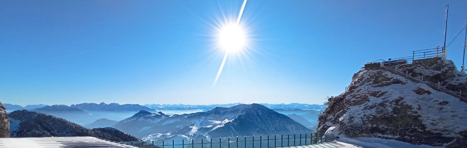 Bergterrasse am Wendelstein im Winter mit Aussichtsplattform Gacher Blick, © Sepp Kirchhuber