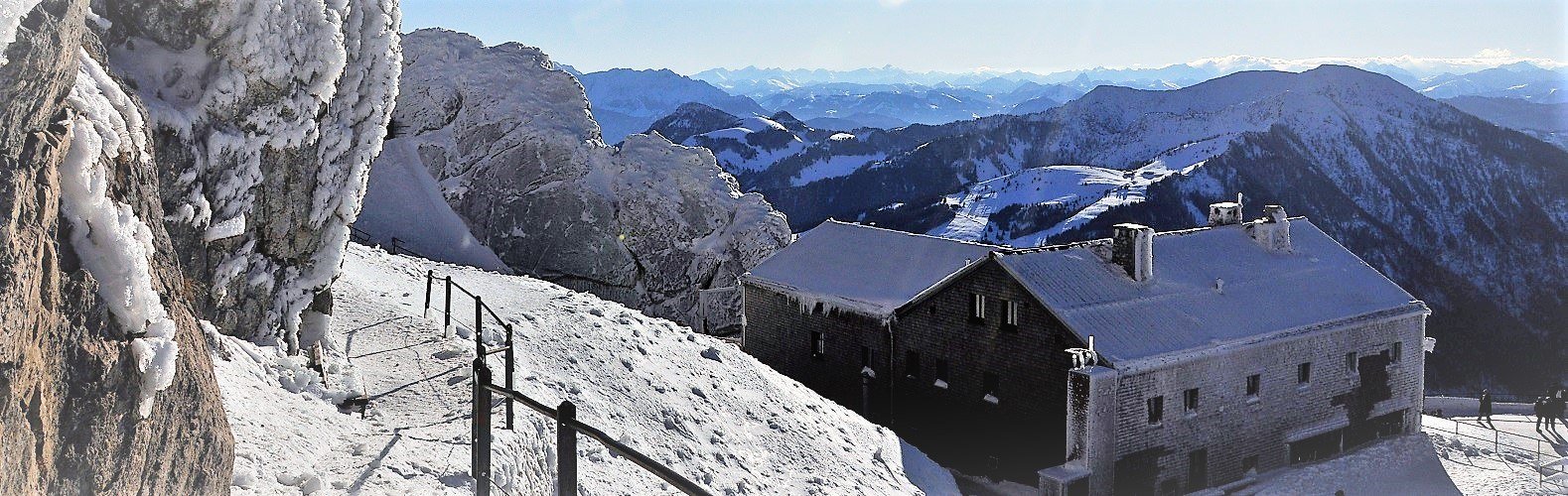 Winterlicher Blick über das Wendelsteinhaus in die Zentralalpen, © Hubert Wildgruber