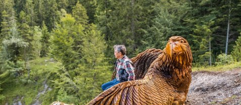 Die sog. Vogelschutzbank an der Mailalm. K&uuml;nstler: Christian Staber, &copy; A. Mittermeier