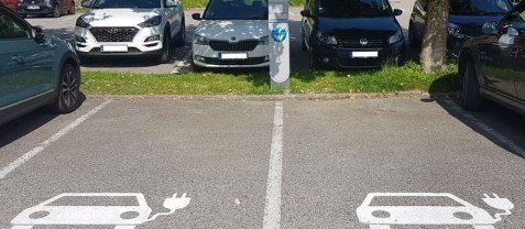 Ladesäule für E-Autos am Talbahnhof der Wendelstein-Zahnradbahn, © Markus Huber