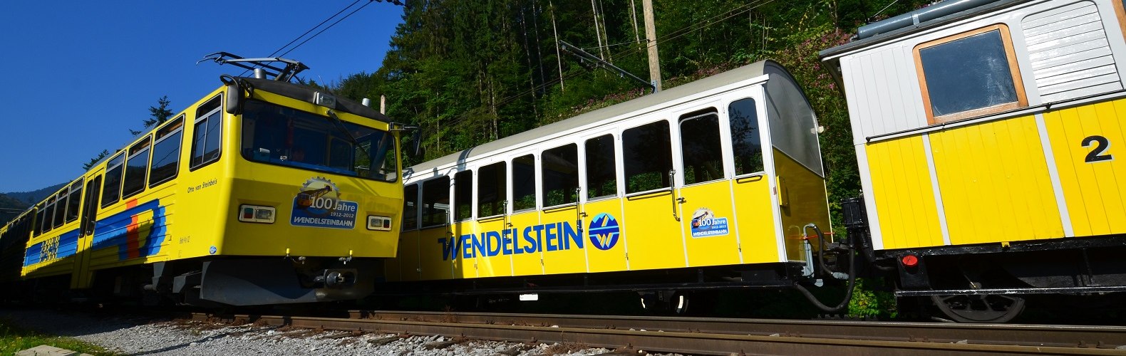 Doppeltriebwagen und Nostalgiegarnitur der Wendelstein-Zahnradbahn, © Peter Hofmann